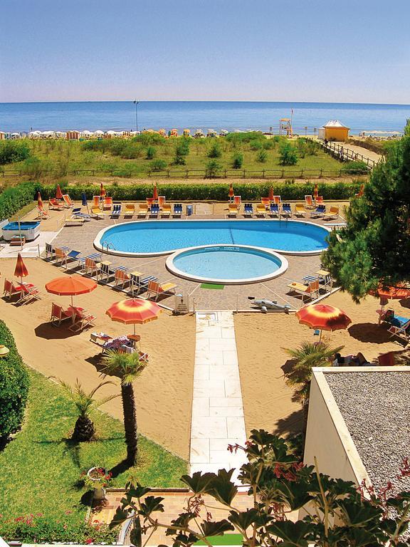 Hotel Bertha Fronte Mare Lido di Jesolo Exterior foto