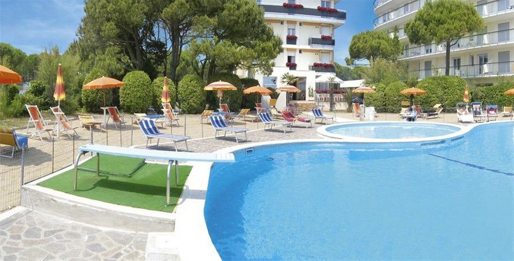 Hotel Bertha Fronte Mare Lido di Jesolo Exterior foto