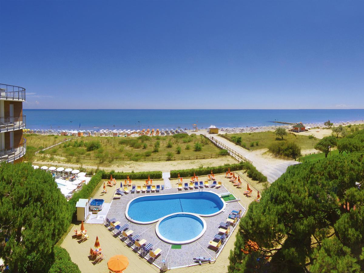 Hotel Bertha Fronte Mare Lido di Jesolo Exterior foto