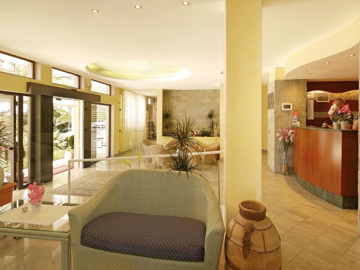 Hotel Bertha Fronte Mare Lido di Jesolo Exterior foto