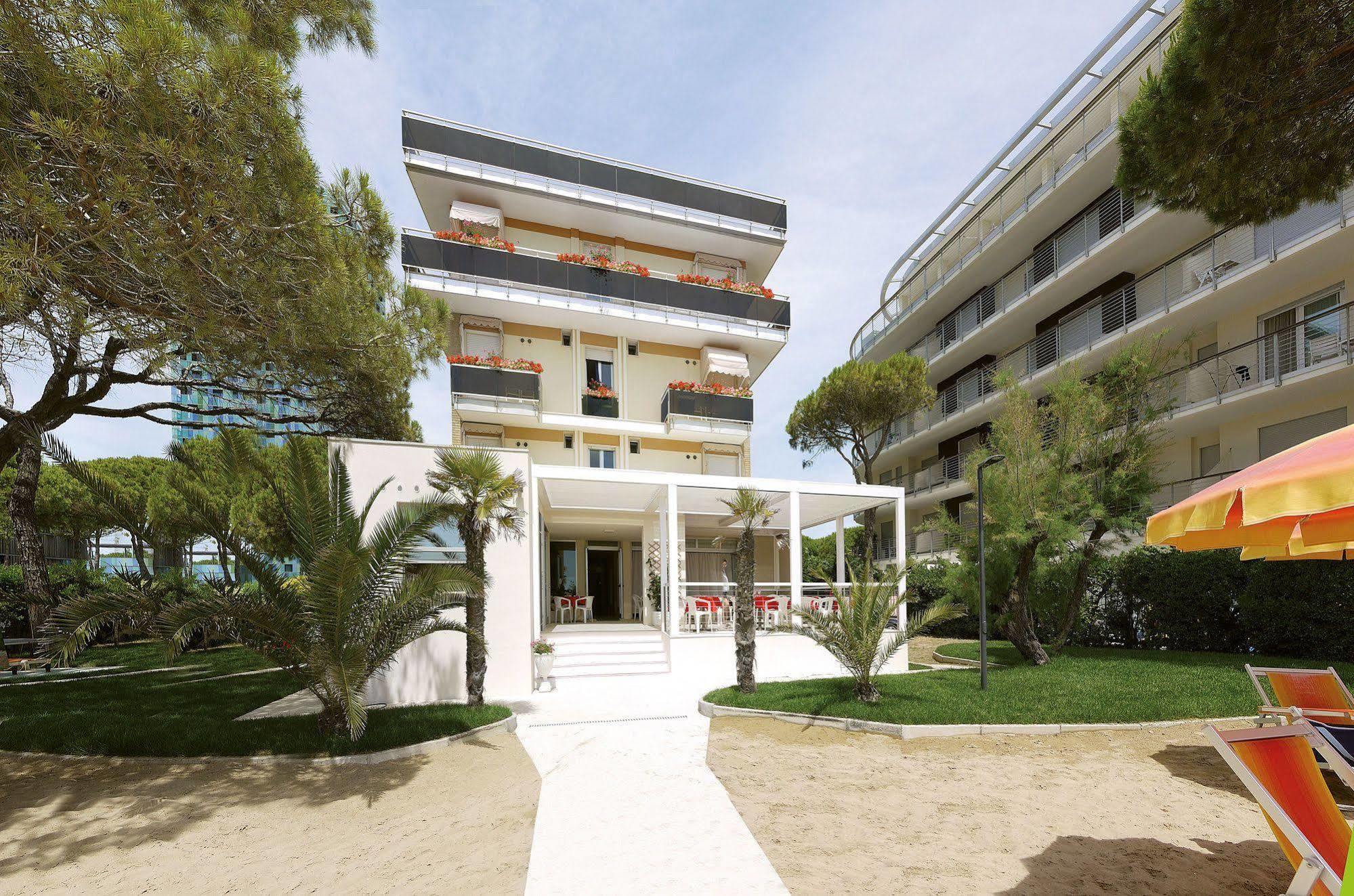 Hotel Bertha Fronte Mare Lido di Jesolo Exterior foto