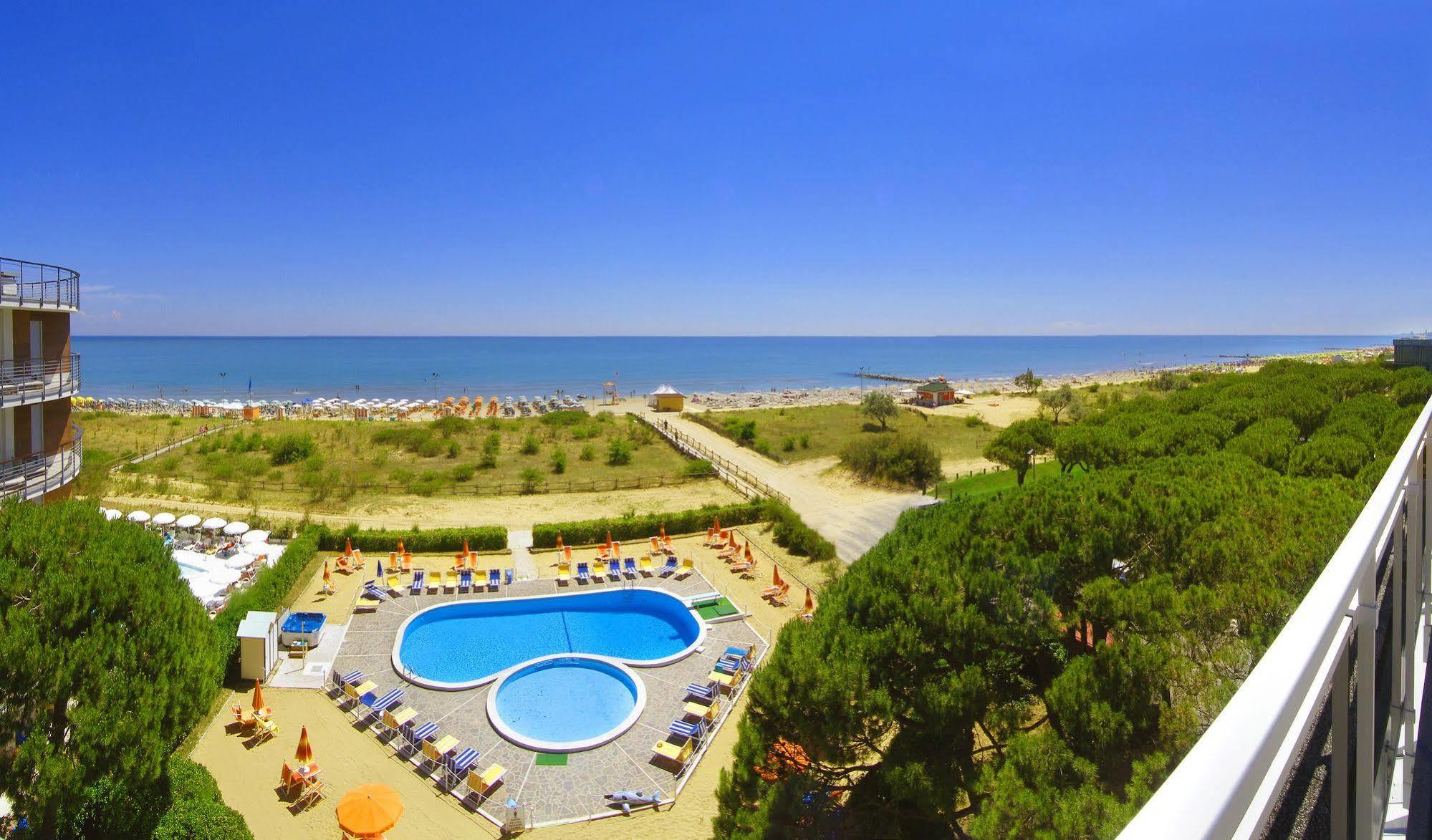 Hotel Bertha Fronte Mare Lido di Jesolo Exterior foto